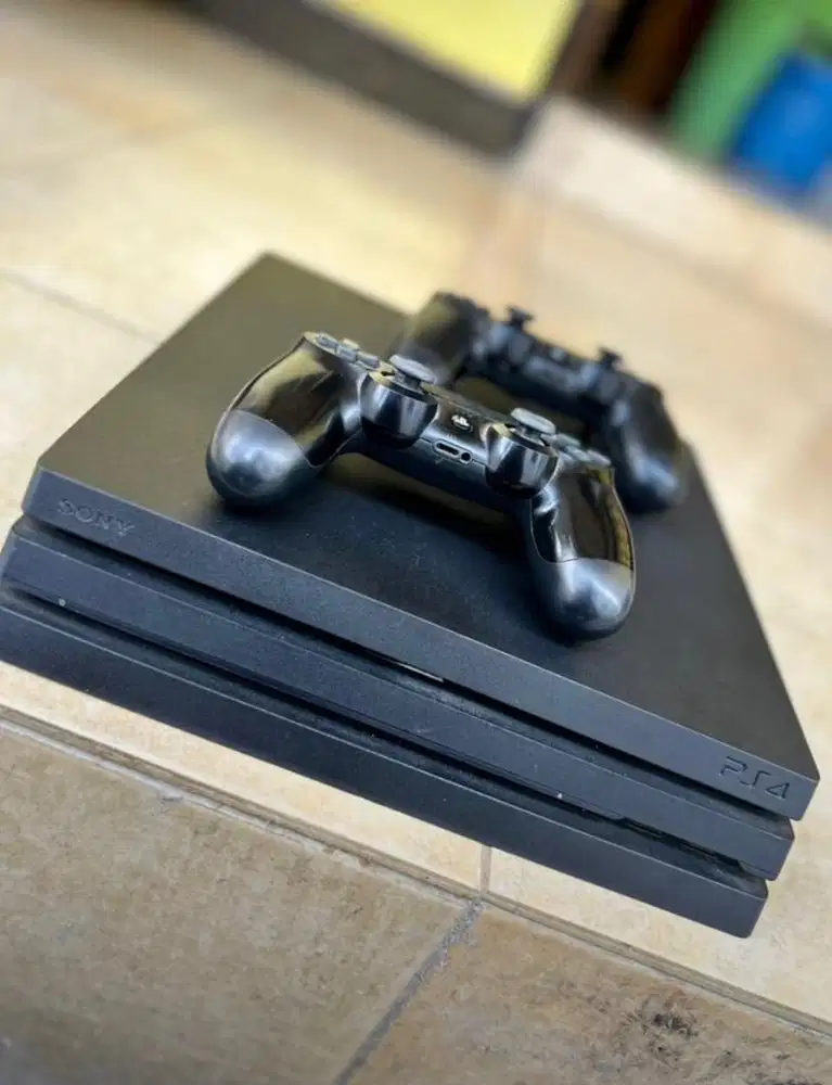 Play Station 4 Pro 1 Tb