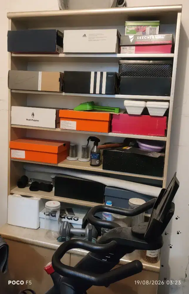 Lemari / rak buku