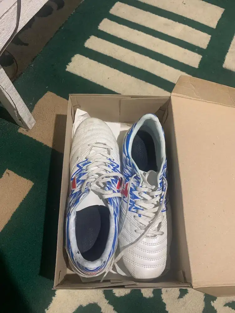 Sepatu bola sevspo