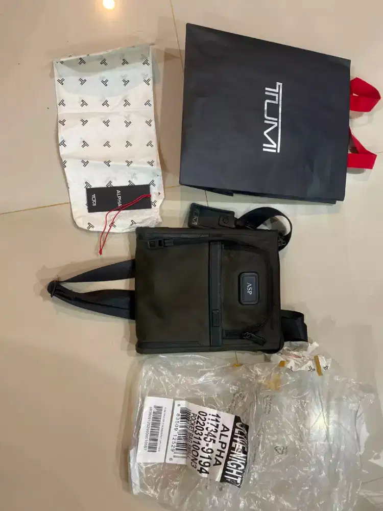 Tumi alpha 3 green pocket Sling bag