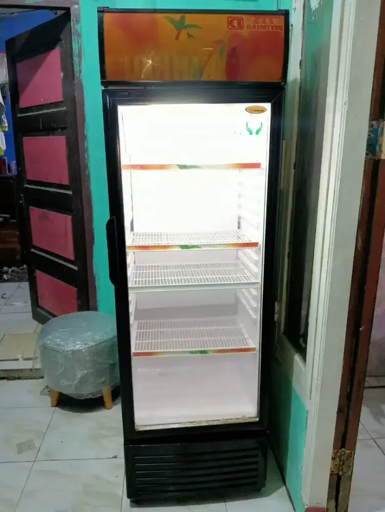 Showcase daimitsu 1pintu