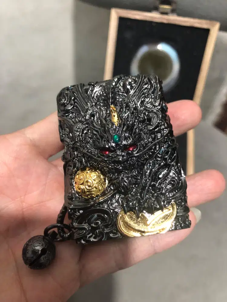 DIJUAL koleksi ZIPPO JACKET DRAGON BLACK & GOLD WOODEN BOX ORIGINAL