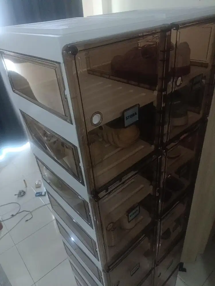 Rak spatu store