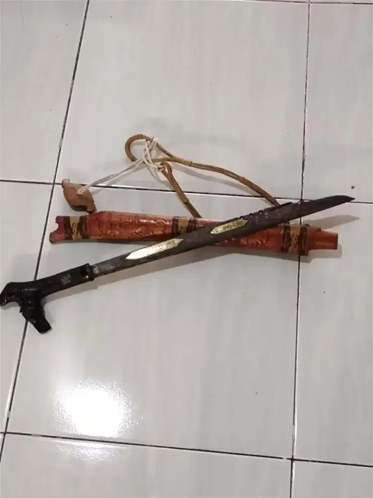 Di Maharkan pusaka mandau kalimantan