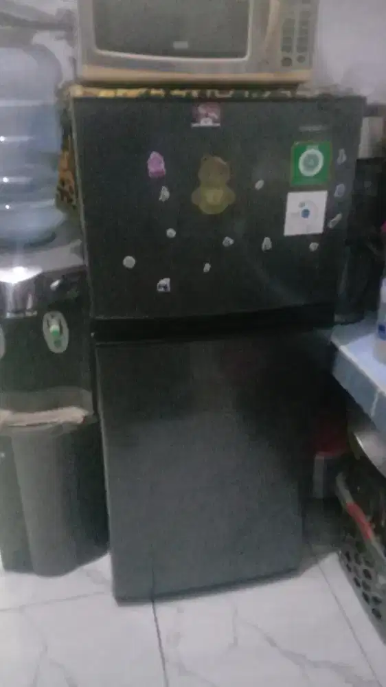 Di jual BU kulkas 2 pintu merk sharp normal dari baru