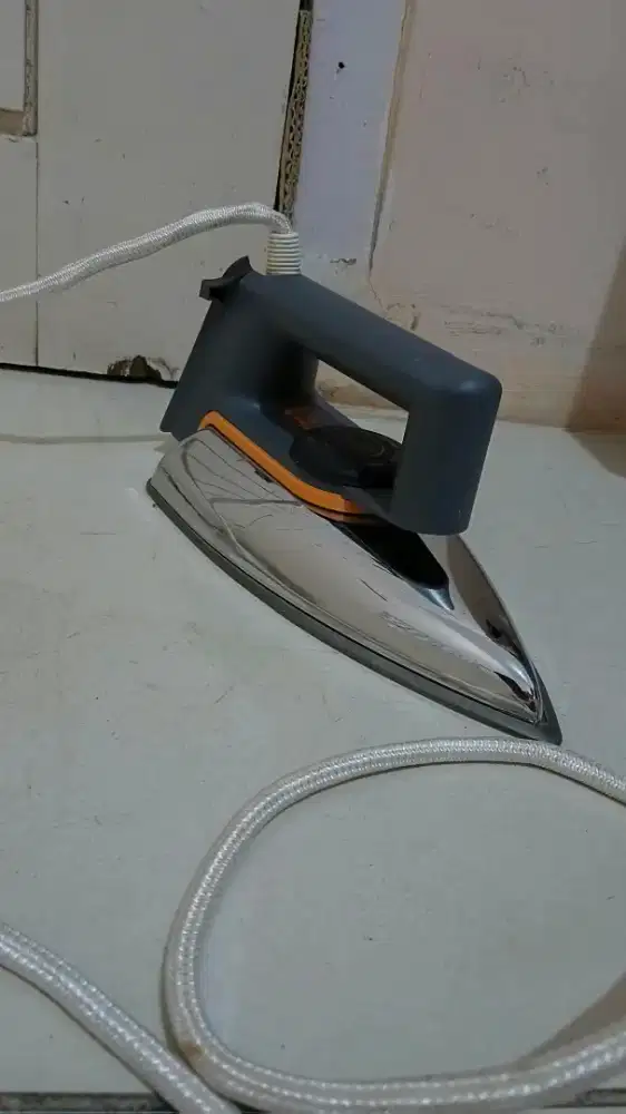 Setrika maspion, normal, no minus, belum pernah servis