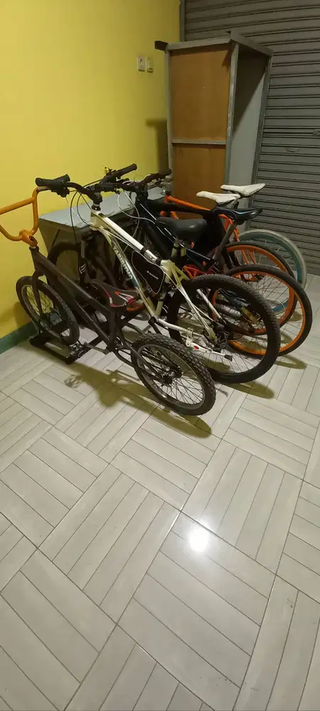 Jual beli sepeda bekas .