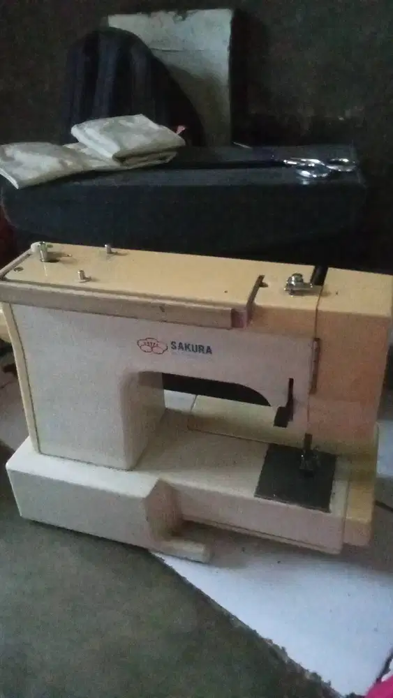 Mesin jahit sakura (mati)