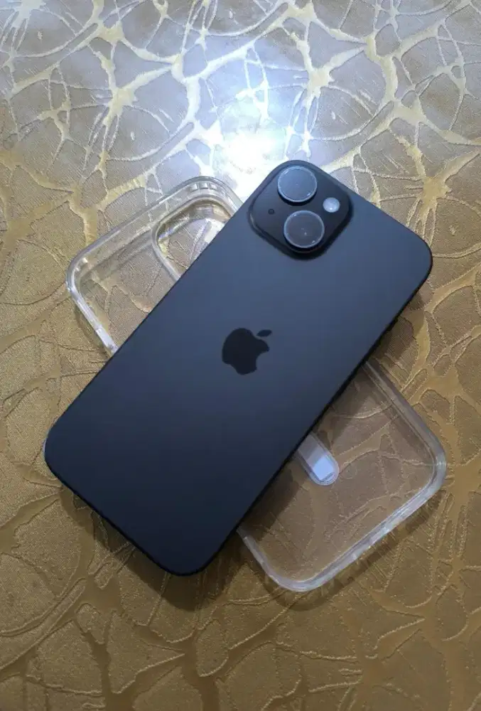 Iphone 15 Ibox 128Gb Mulus lengkap noken BH 100% jarang dipakai