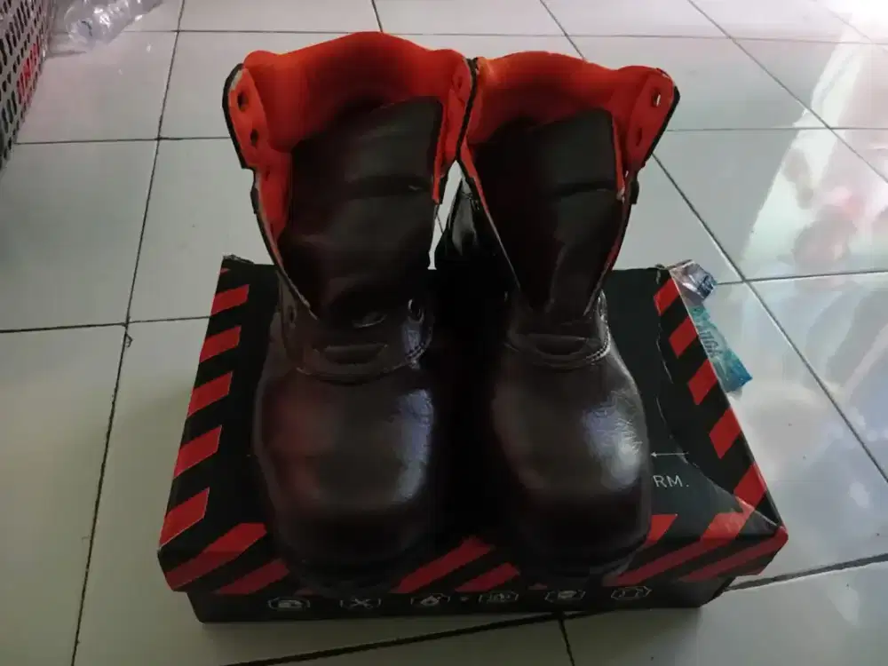 sepatu savety hight