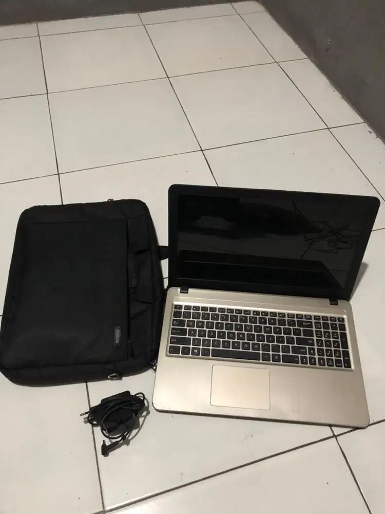 Laptop Asus x540s intel ceperan CPU N3050 1.60GHz Ram 2 GB HDD 500 GB