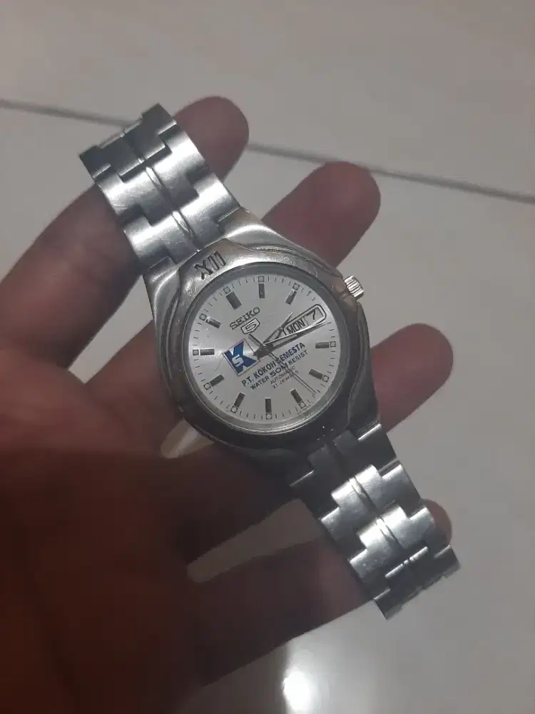Jam tangan seiko