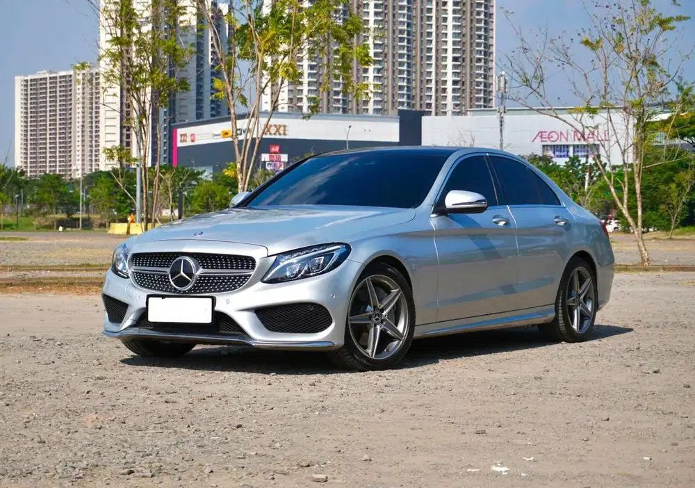 Mercedes Benz C300 W205 AMG 2017 Silver Mulus Low Odo DP Ringan
