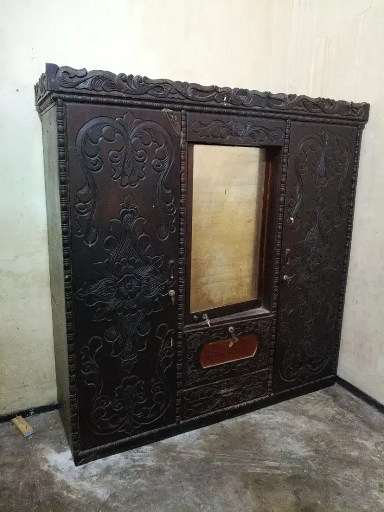 Dijual lemari jadul bekas mulus