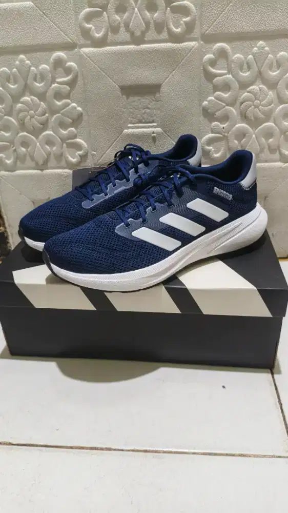 Sepatu Adidas (Original)