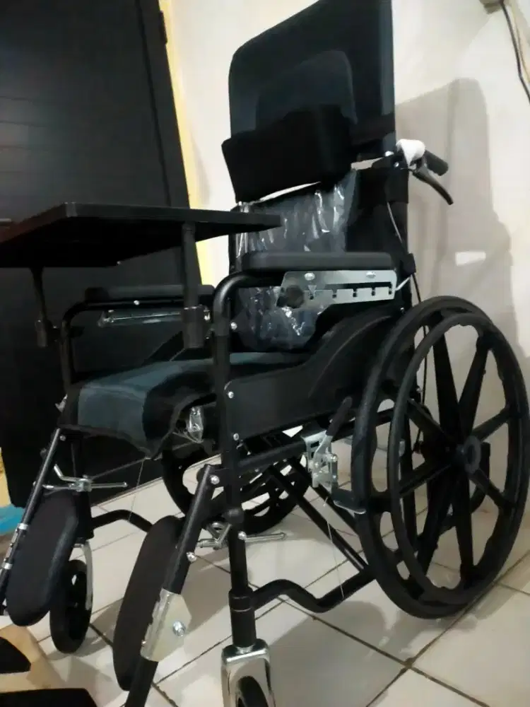 Kursi roda Lansia