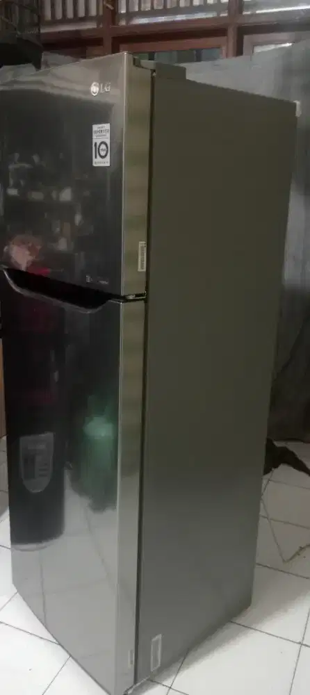 Kulkas 2 pintu mrek LG