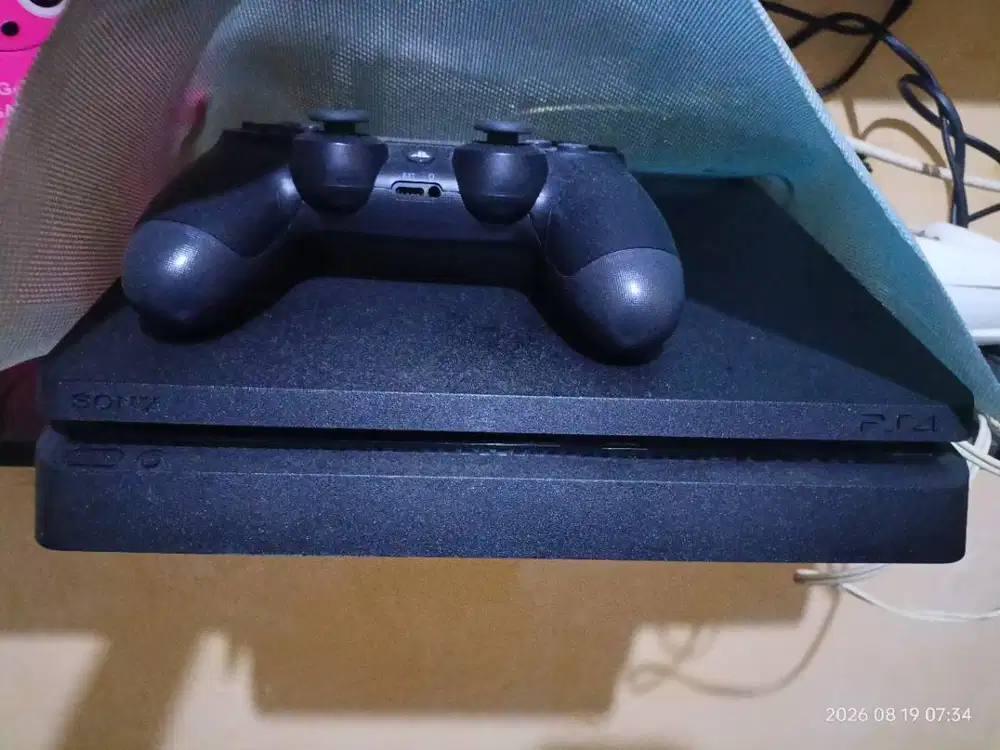 PS4 Slim 1Tb CD football /Online
