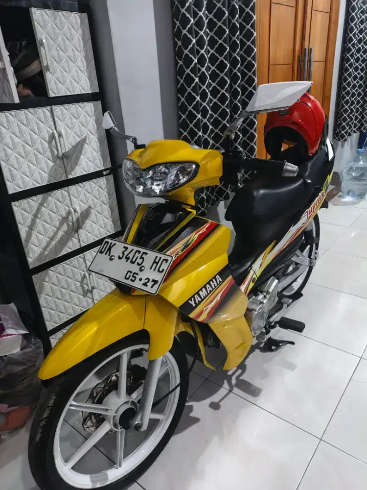 Juiter z 2004 stnk bpkb plat DK bali asli kuning
