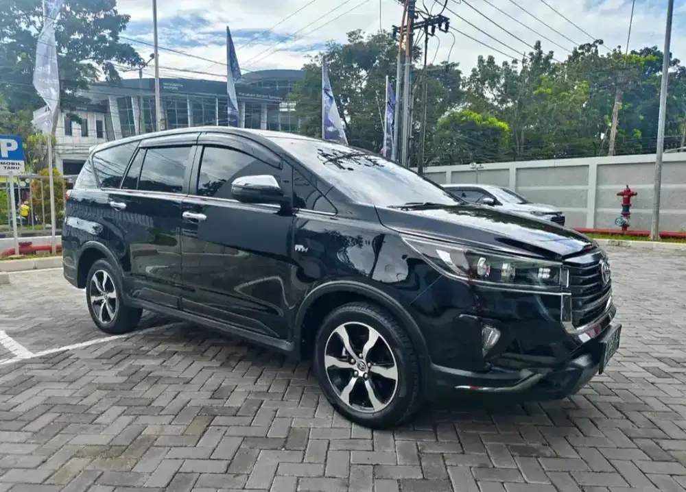 TOYOTA KIJANG VENTURER 2022 BENSIN