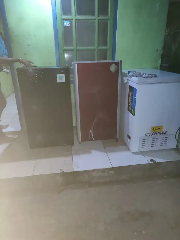 Jasa servis AC kulkas mesin cuci pompa air bongkar pasang AC dll