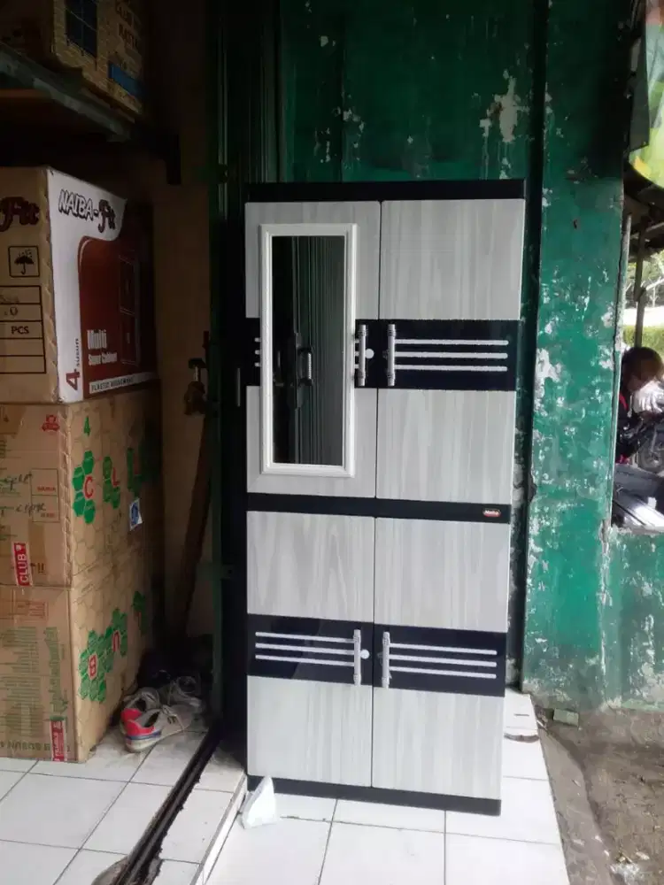 Lemari jumbo kaca