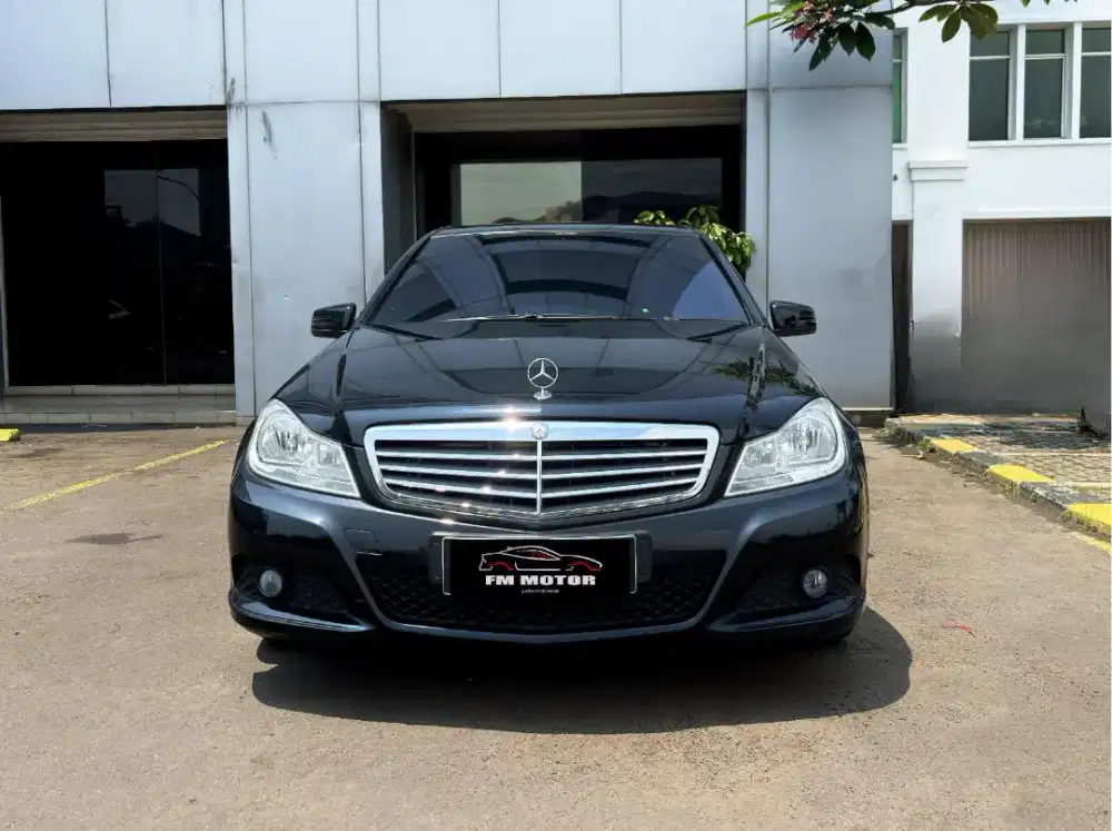 Mercedes Benz C200 CGI 2012 at, low odo 28rban, good condition.