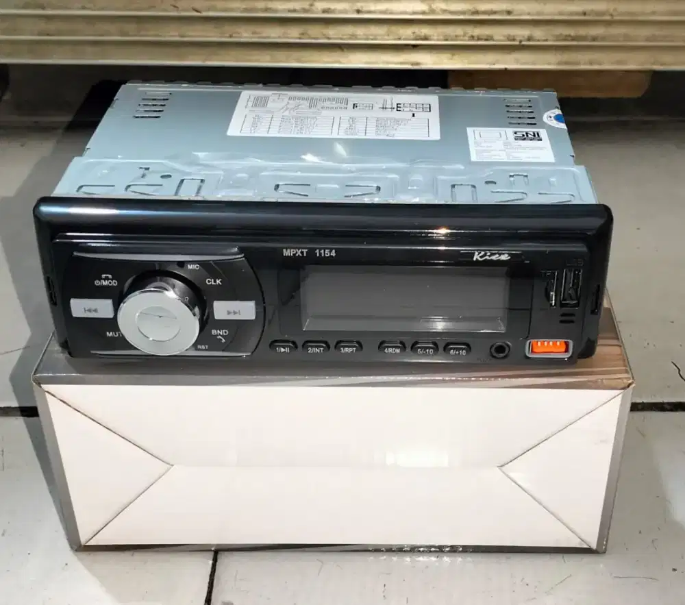 Single Din Kick