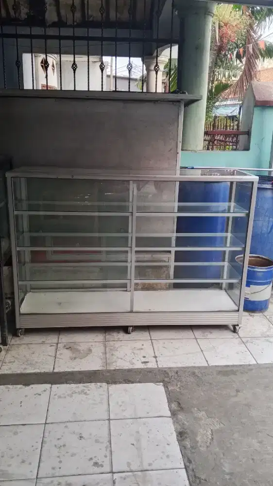 Etalase bekas 1.5 meter
