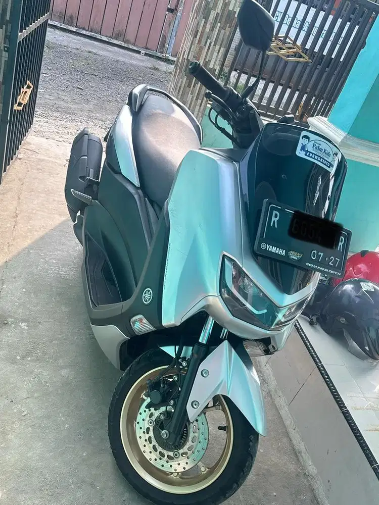 Dijual Motor Nmax 2022 silver black
