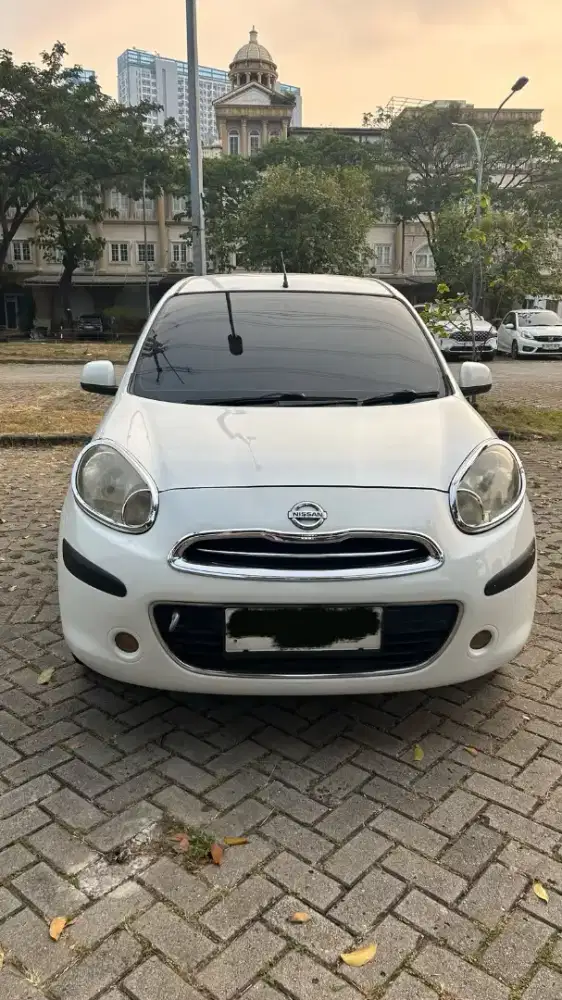 Nissan March 1.2 L AT - CASH