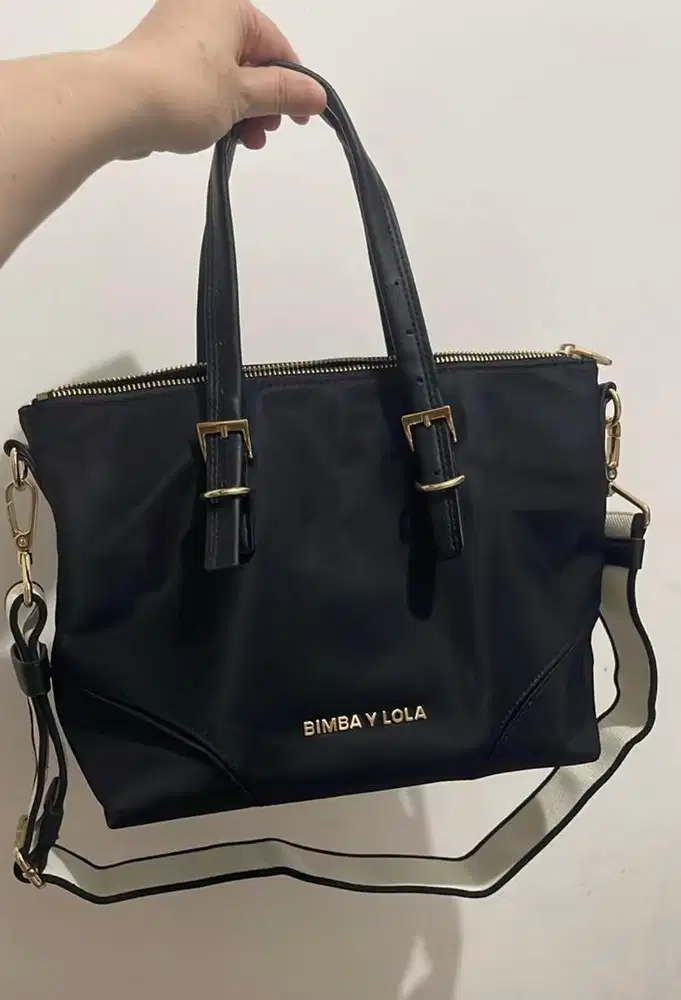 Tas wanita hitam