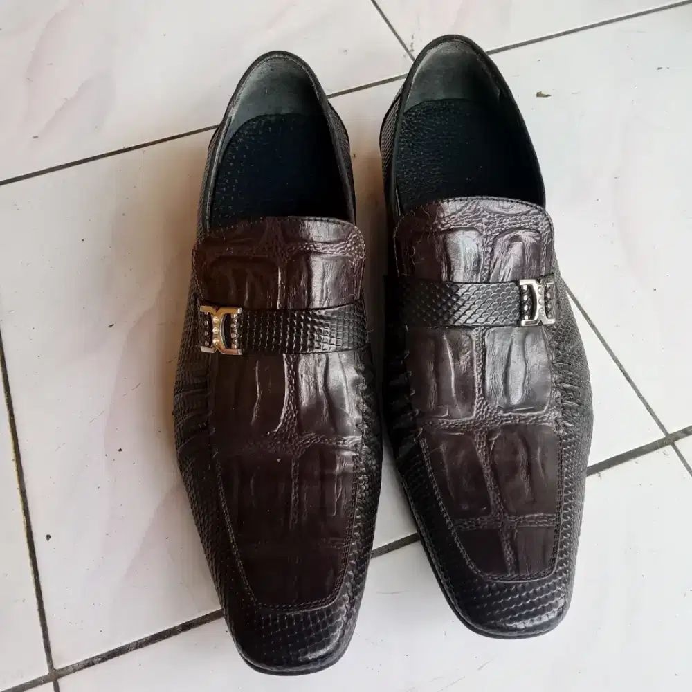 Sepatu Bally pria