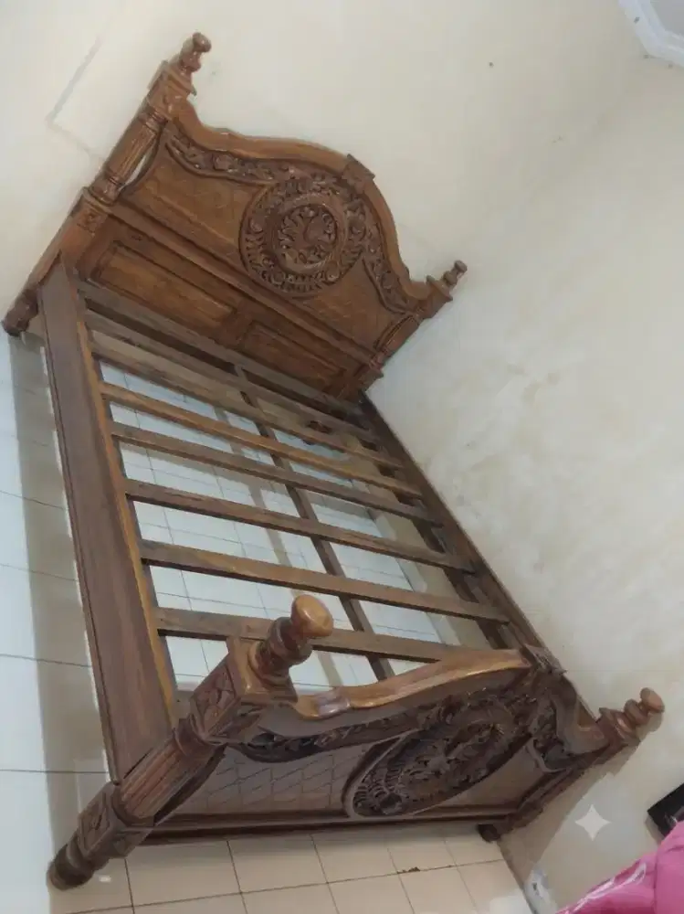 Dipan Kayu Jati