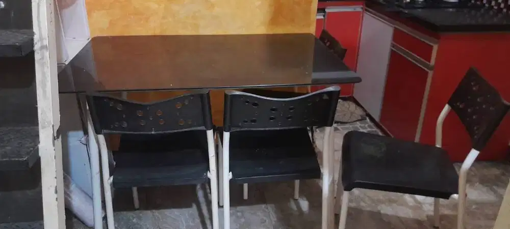 dijual meja makan set minimalis bekas