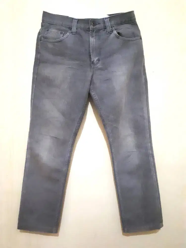 Celana Jeans Fading Abu Abu Size 30 / M , Ada Bolong Di saku Belakang