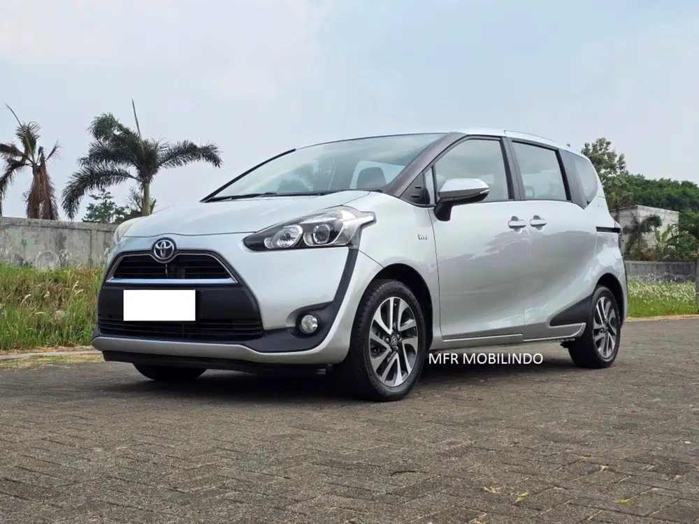 Tdp 0 - Toyota Sienta V AT 2017 Silver Mewah