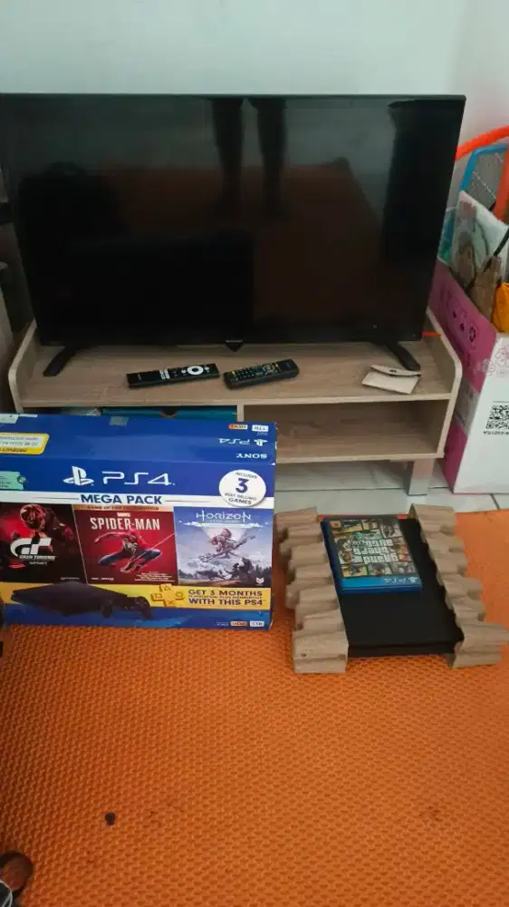 PS4 slim 1 TB +TV (sepaket tinggal main)