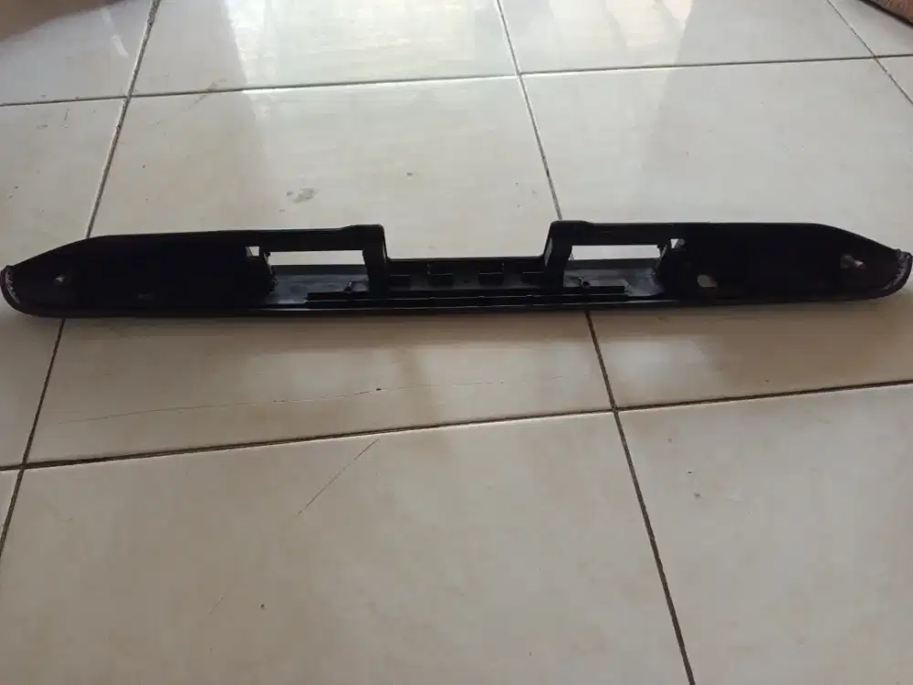 Dudukan lampu plat nomor kijang kapsul LX/lsx