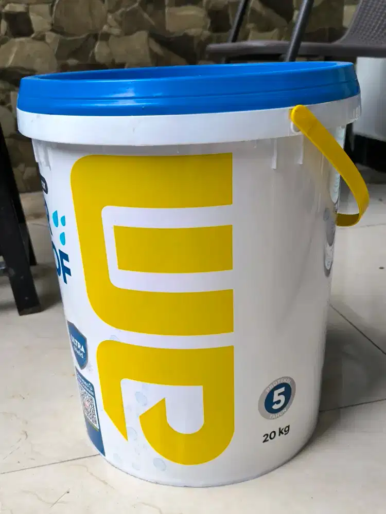 Cat anti bocor AM110 warna hitam 20 kg