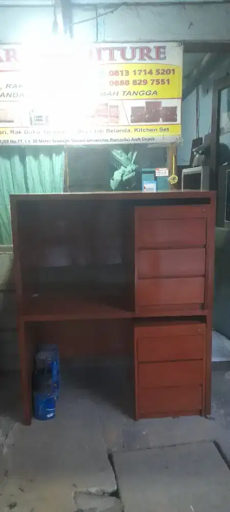 Meja kantor/kerja