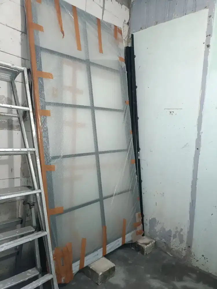 Pintu kaca dorong