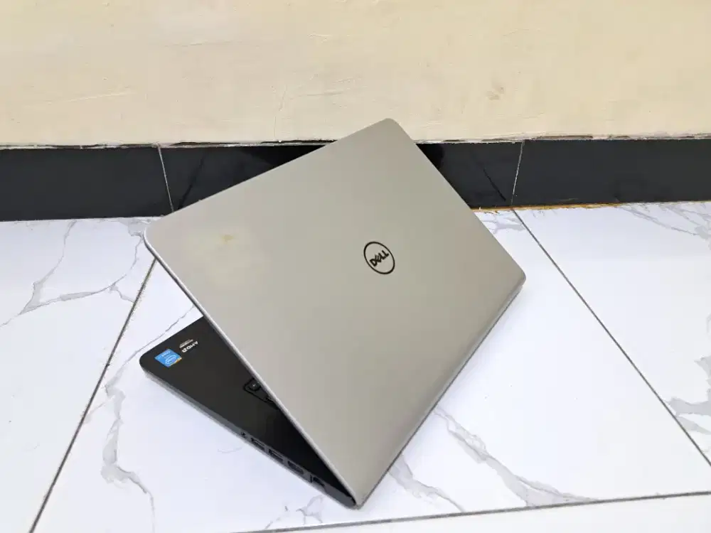 Spek tinggi core i7 AMD RADEON ram 8 gb ssd 128 gb ngebutt siap pakai