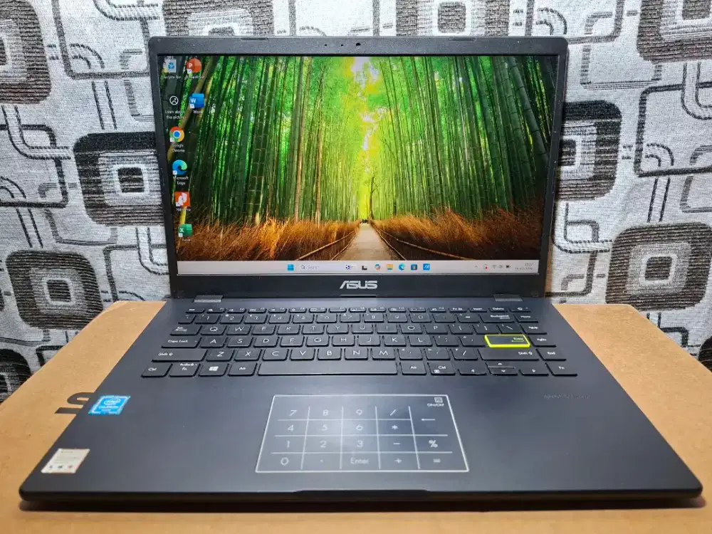 Laptop Asus VivoBook E410MA slim mulus batre awet ssd 512gb mantap