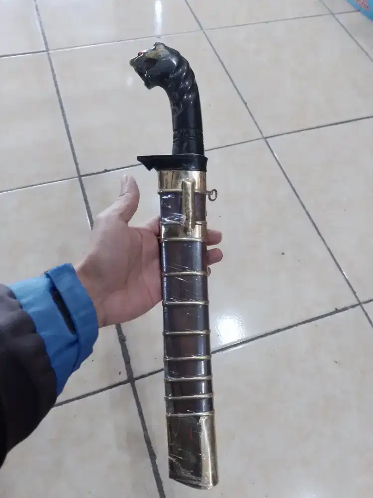 Golok ukir kepala macan