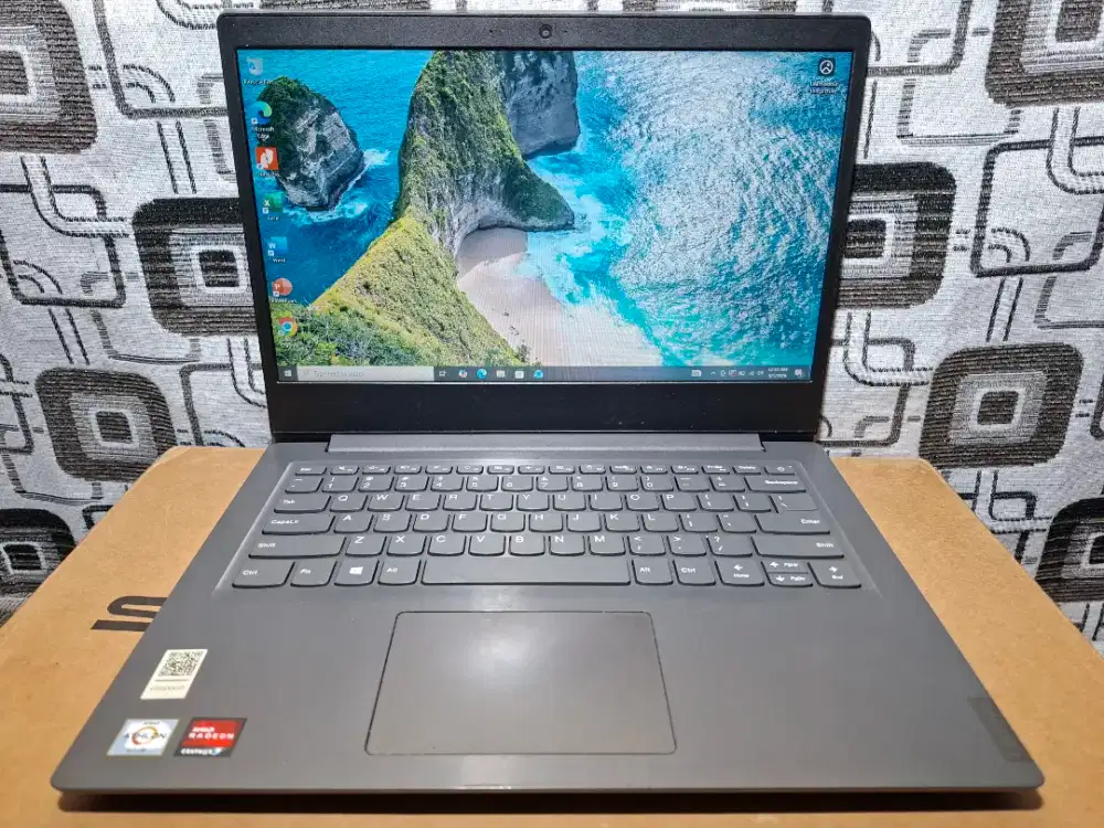 Laptop Lenovo V14-ADA Amd Athlon Gold slim mulus batre awet mantap