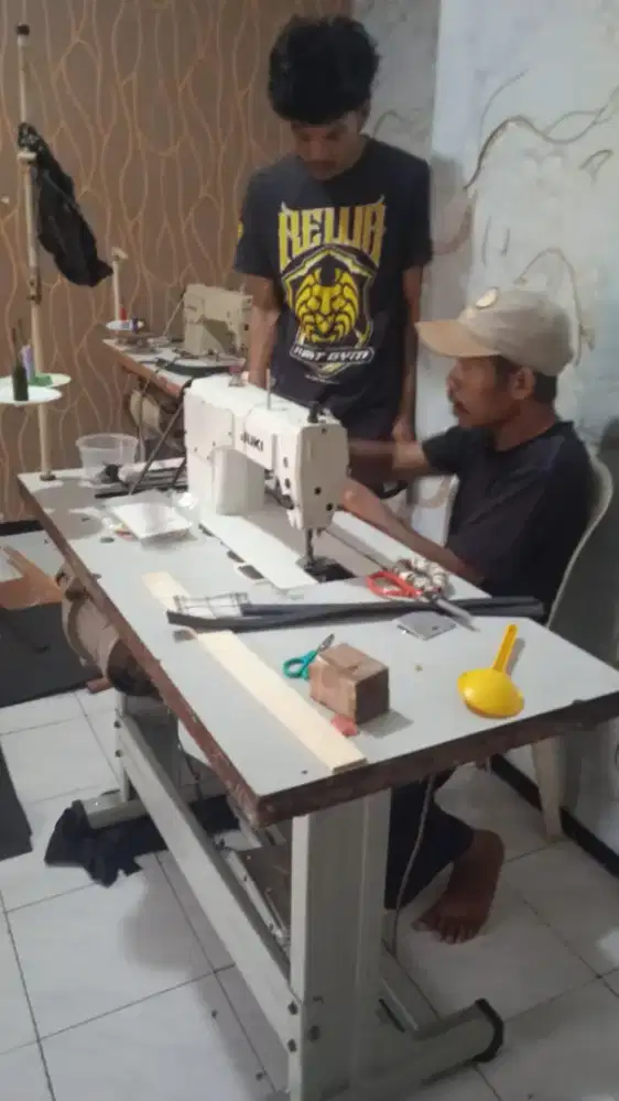 Di butuhkan tukang jahit