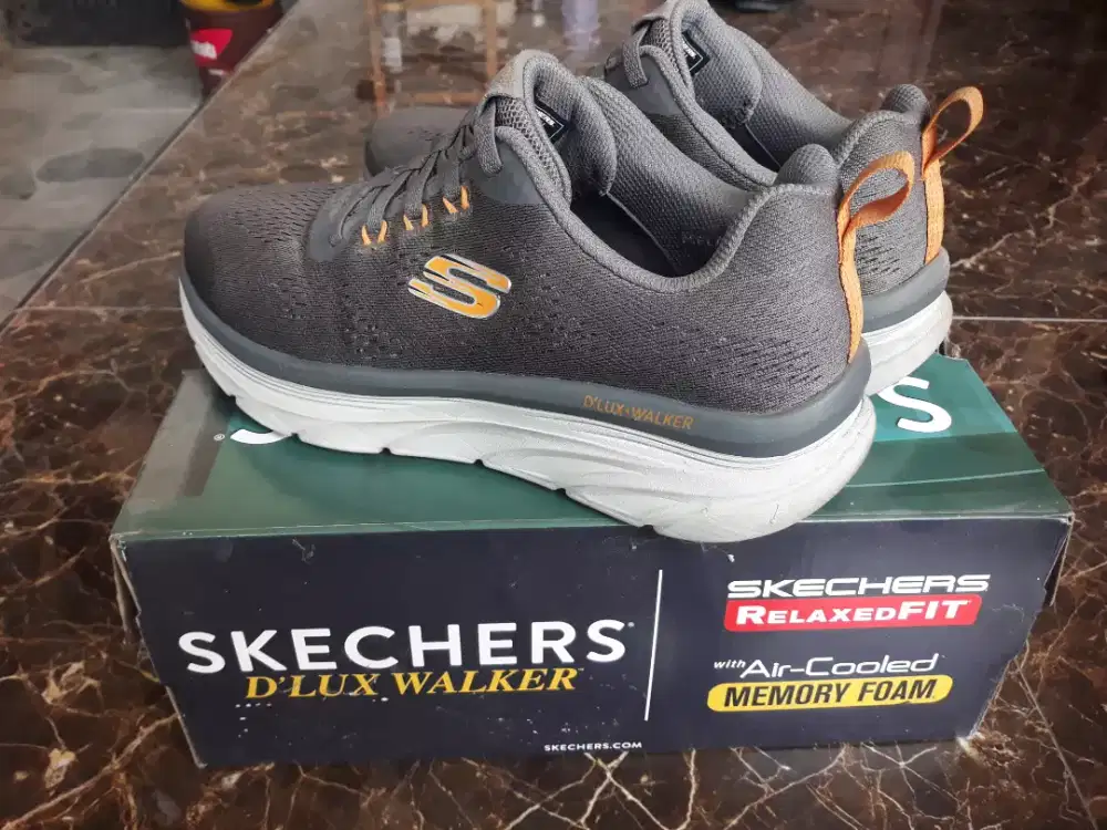Skechers dlux walker man original ukuran 41