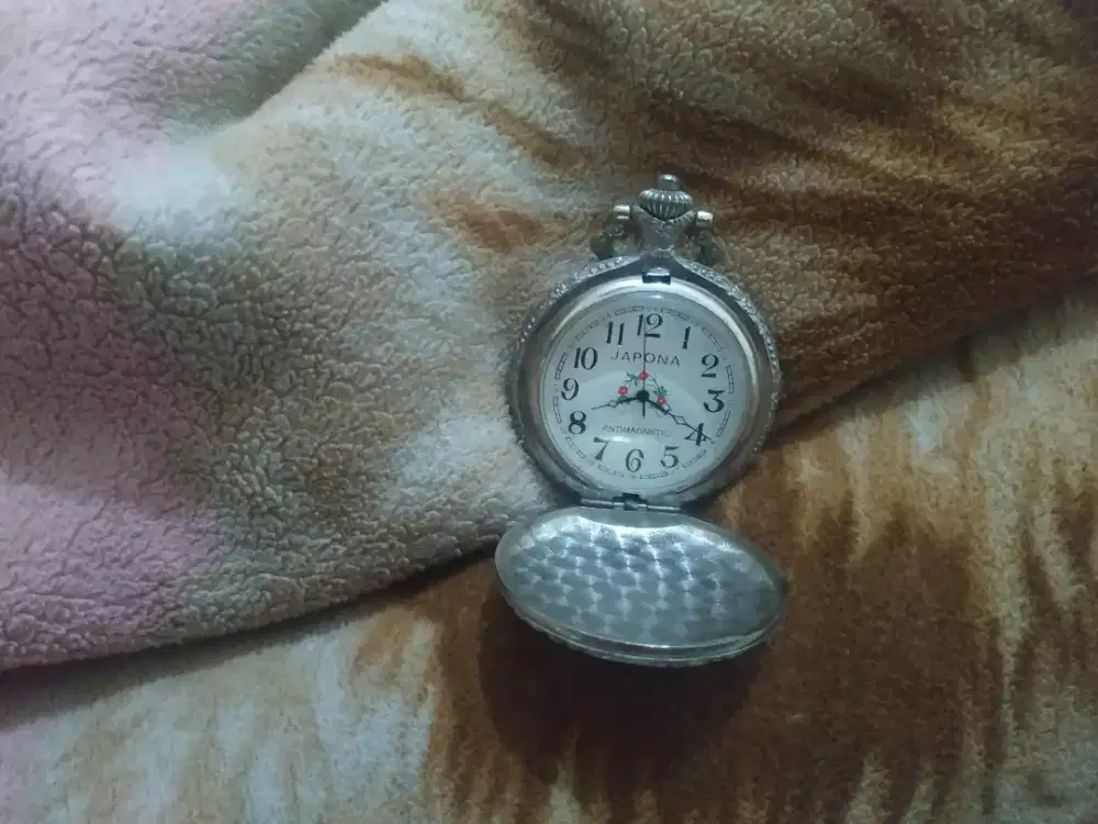 Jam saku merk Japona