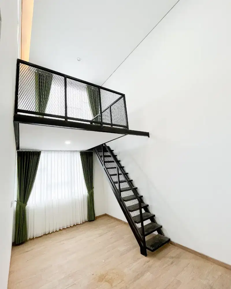 Mezzanine ruangan lantai dua besi